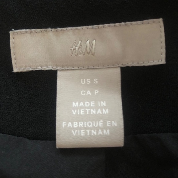 H & M black blazer size us small, Canada p. - Picture 8 of 8